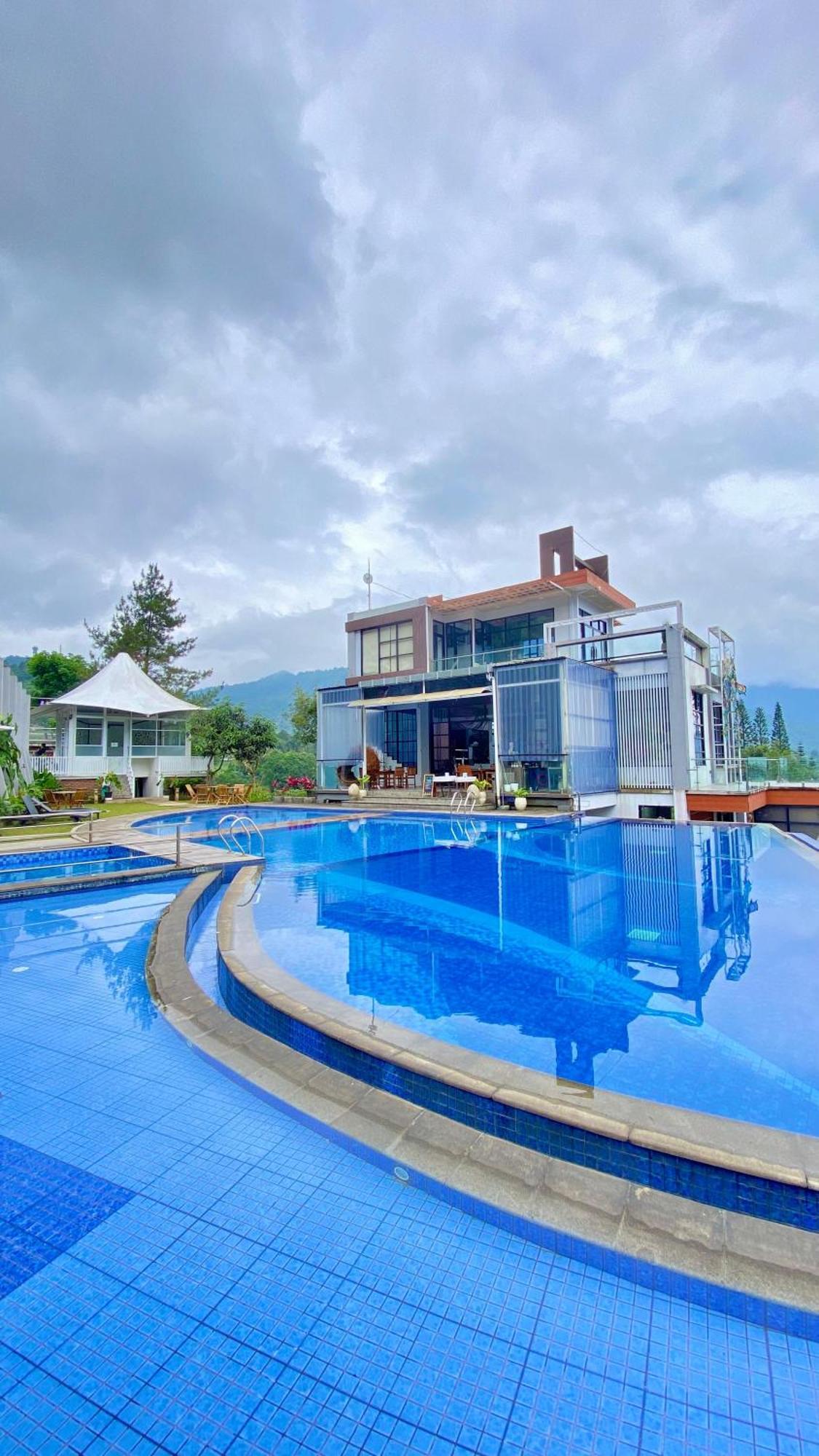 De Pointe Resort & Resto Campaka Exterior photo